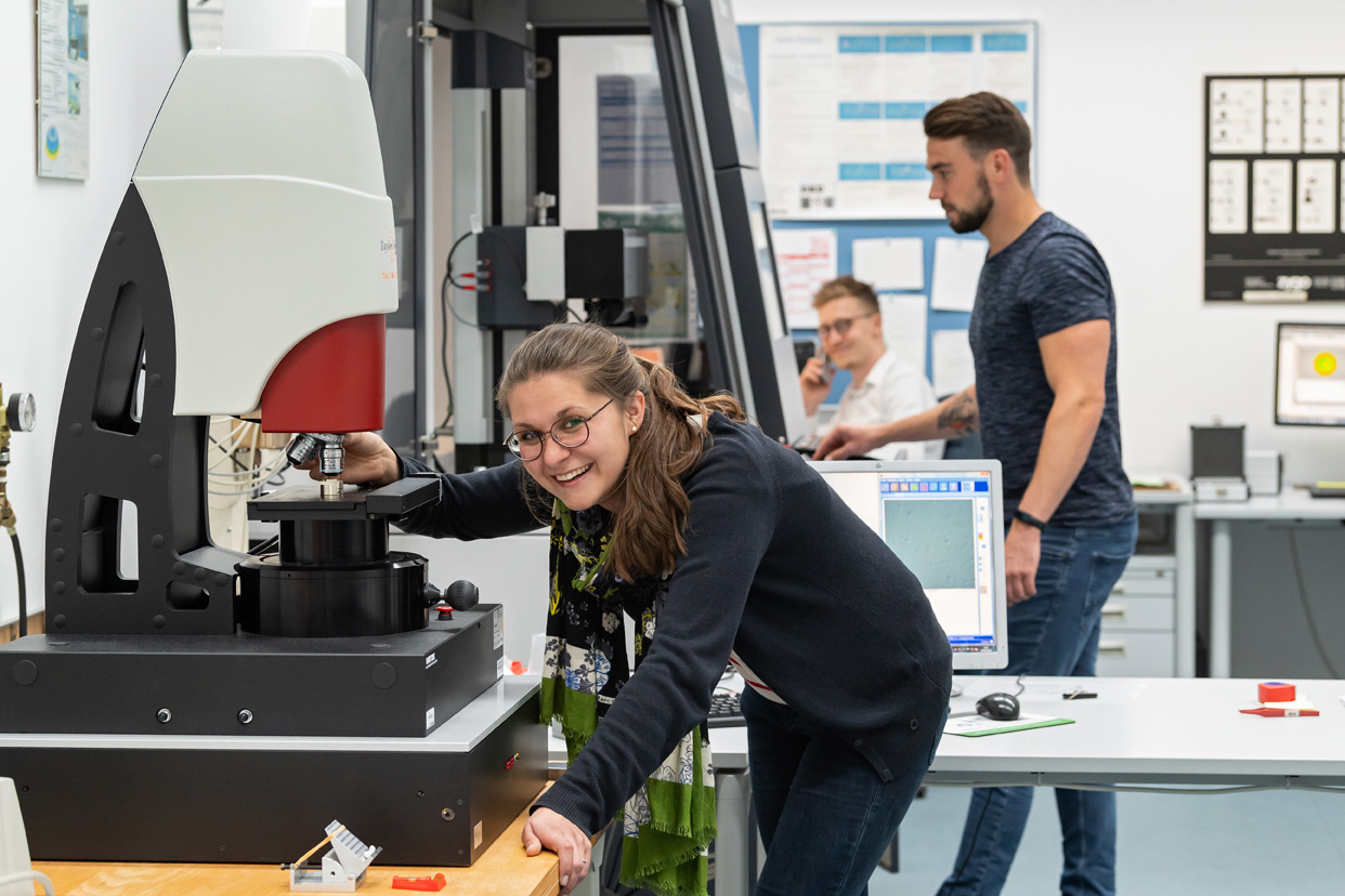 Einblick in die Werkstoffforschung am Leibniz-IWT